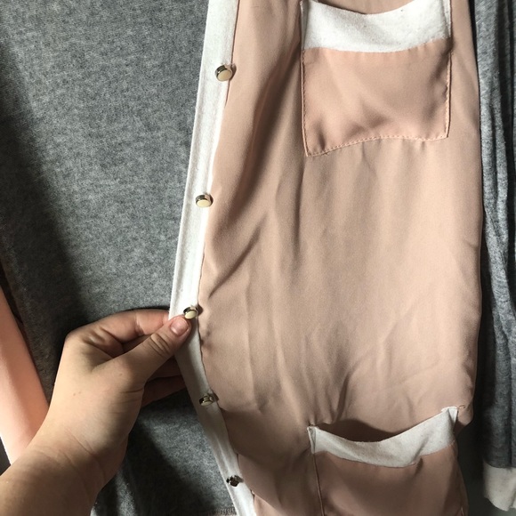 🎀 Grey and Salmon Cardigan 🎀 🔥SALE🔥 3/$20 - Picture 3 of 4